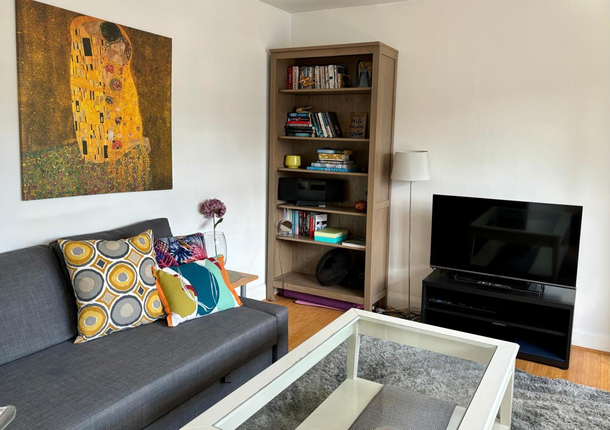 Bright 1 Bedroom Apartament