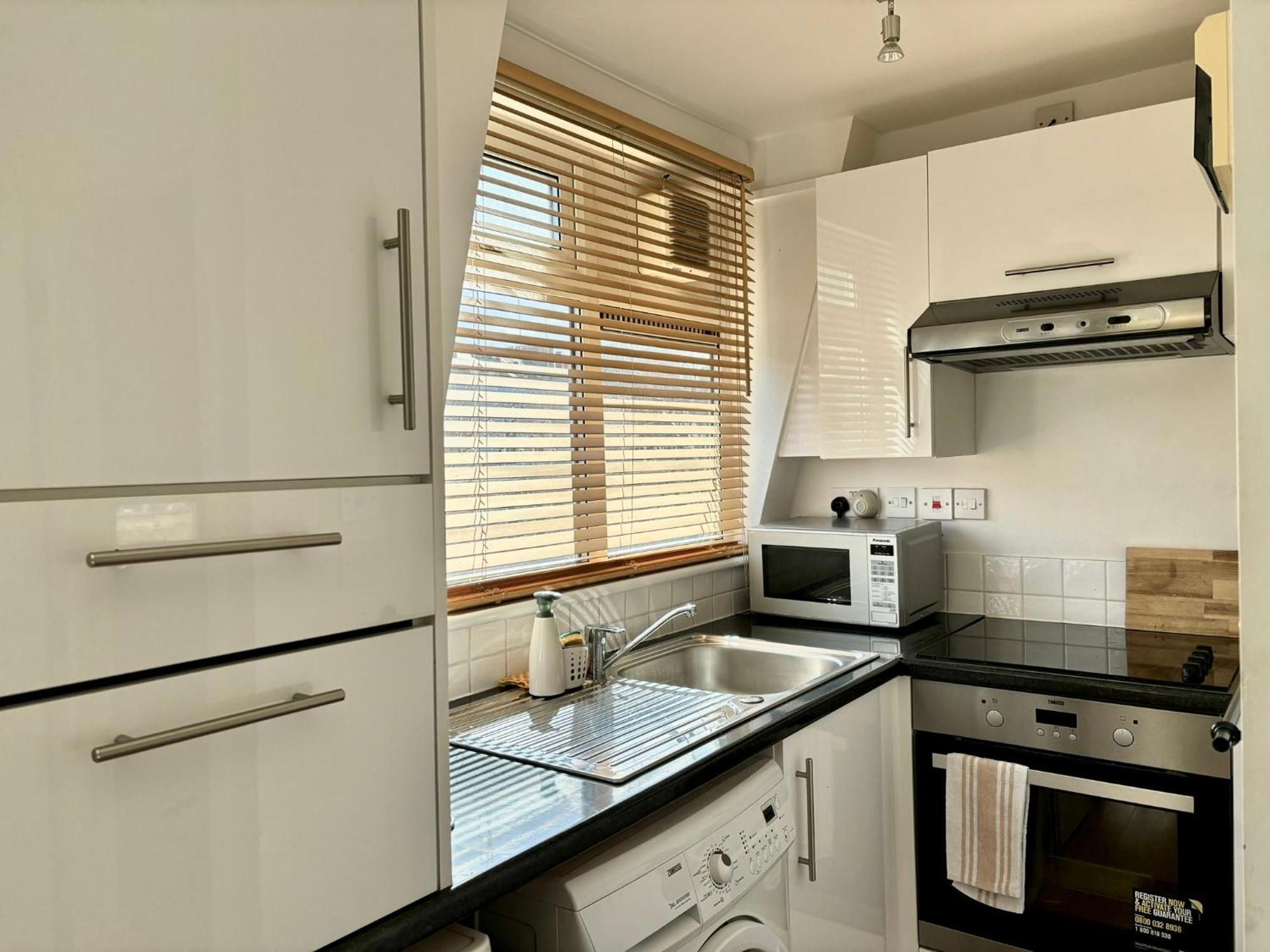 Bright 1 Bedroom Apartament *